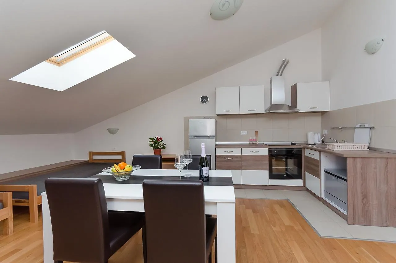 Apartment Goran روفينج