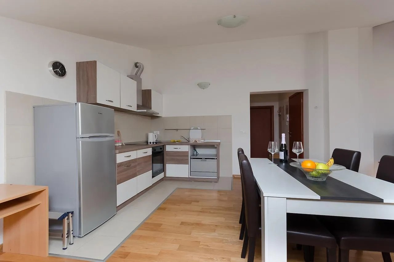 Apartment Goran روفينج 0*,