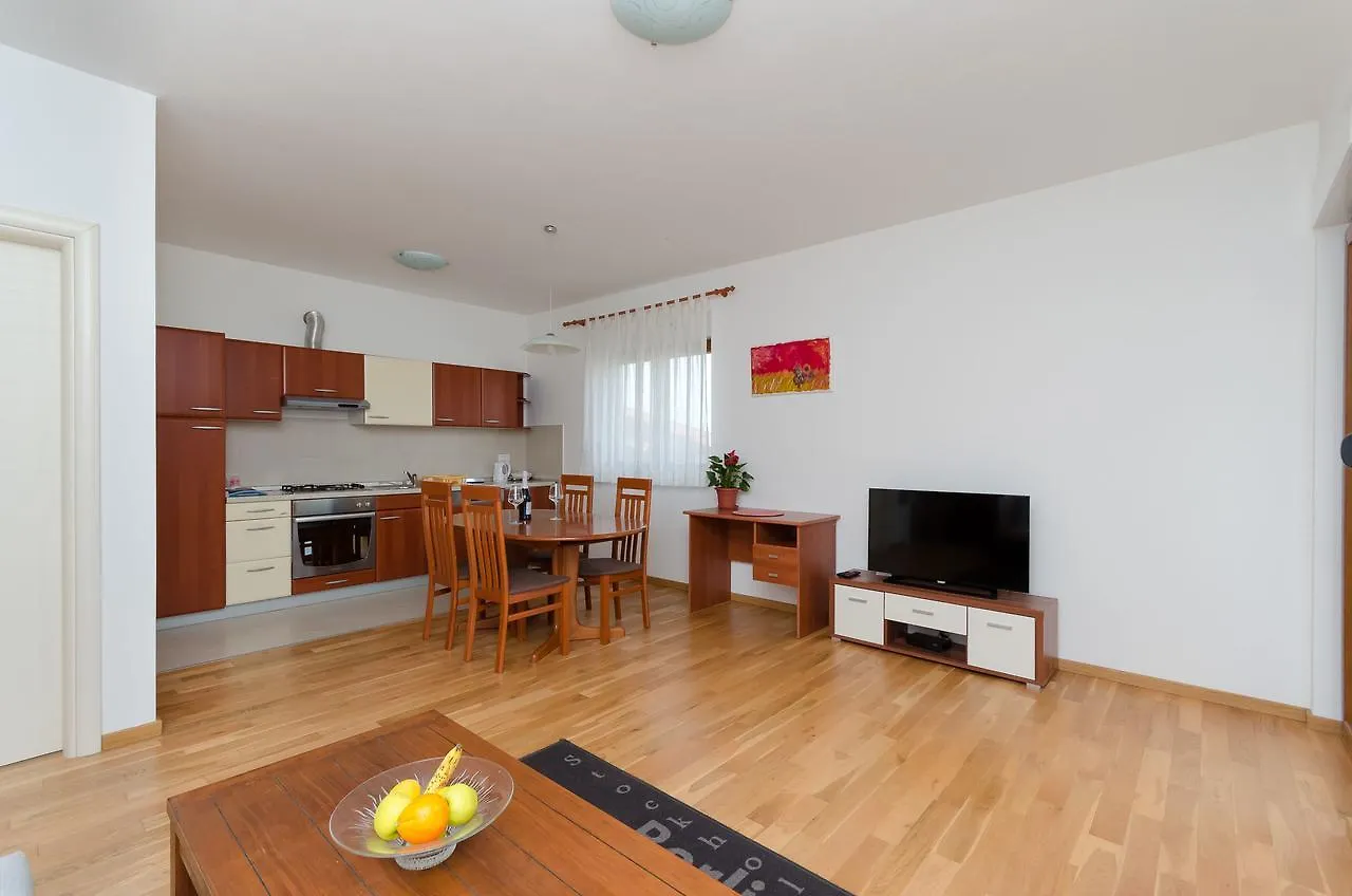 Apartment Goran روفينج