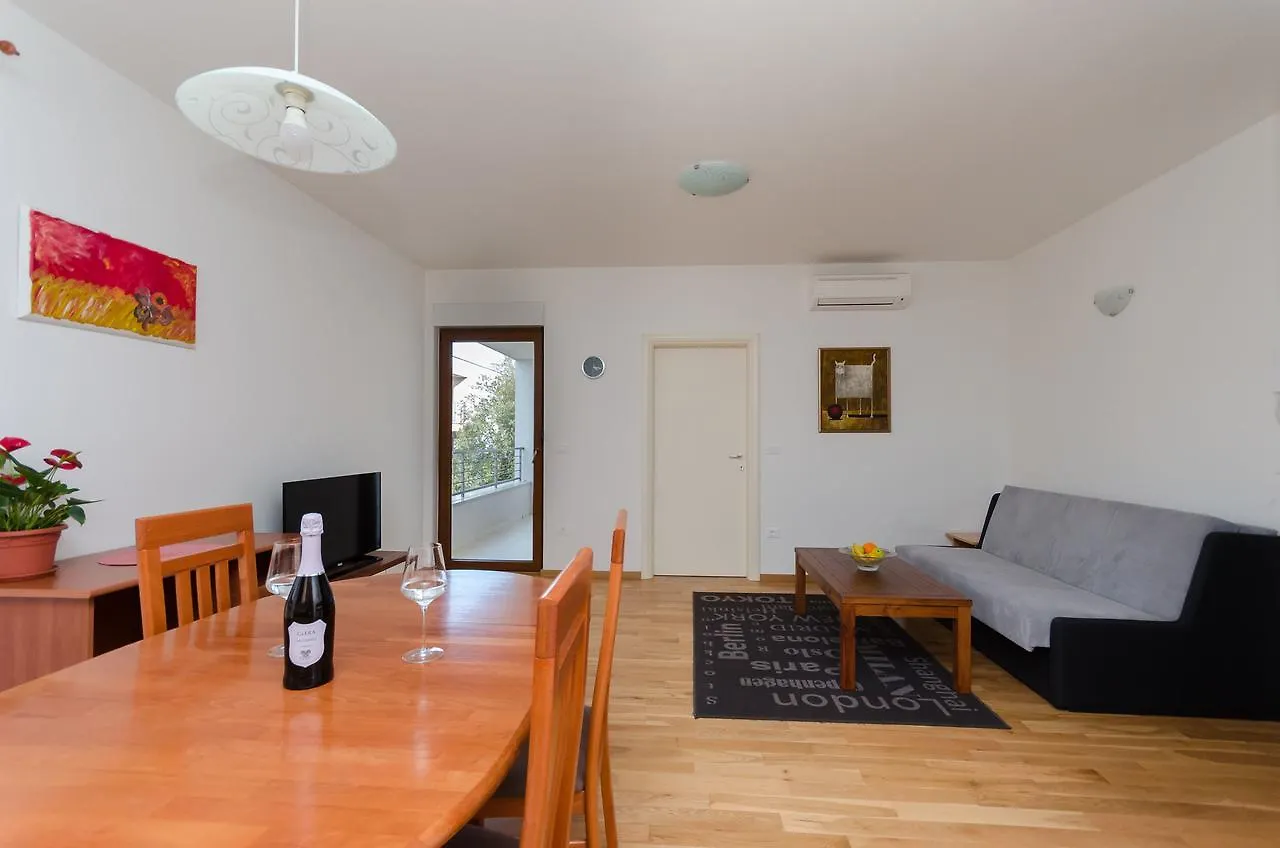 Apartment Goran روفينج