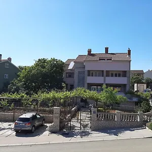 apartments-muzic-ii.primorje-gorskikotar.com/
