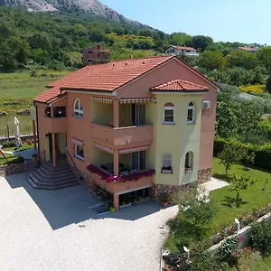 apartment-medved.primorje-gorskikotar.com/